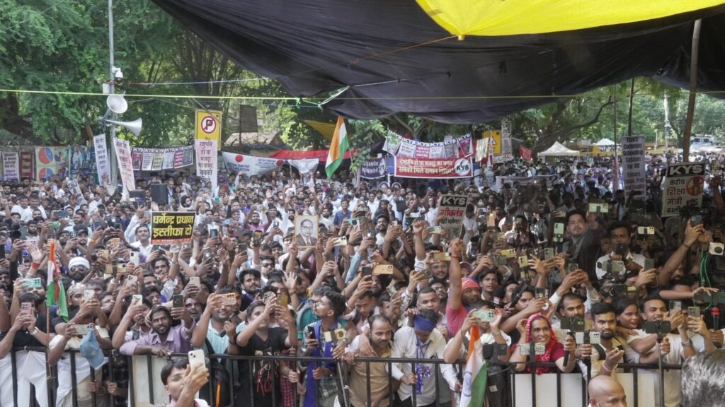 Protesters at Jantar Mantar To Support Sonam Wangchuk