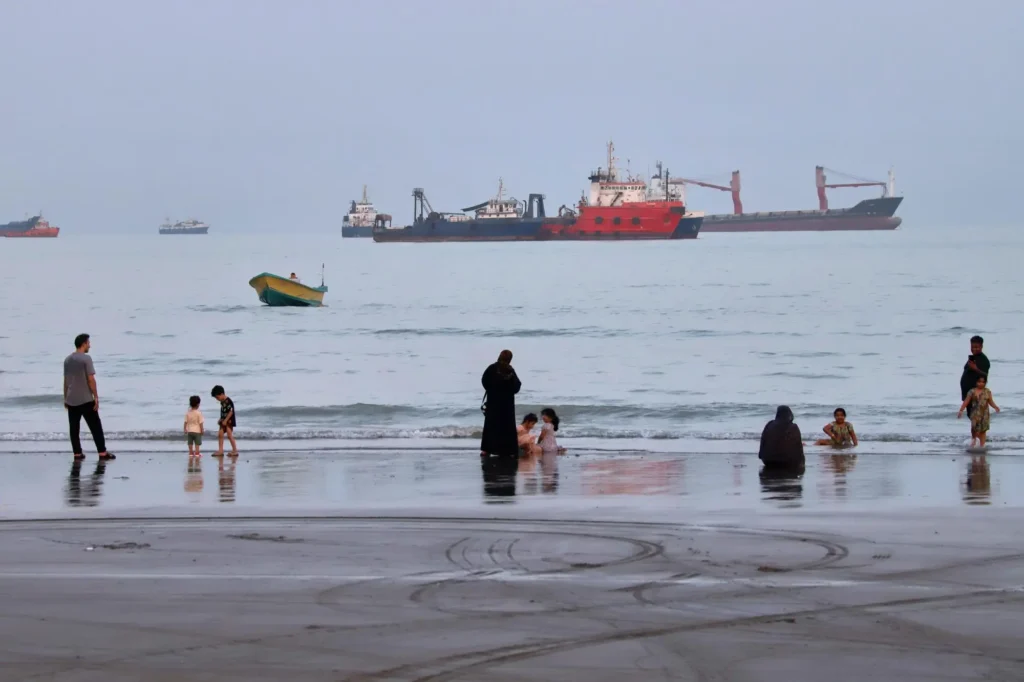 Lot of vessels have been stranded in Strait of Hormuz amid an awaited Iran-Oman deal.